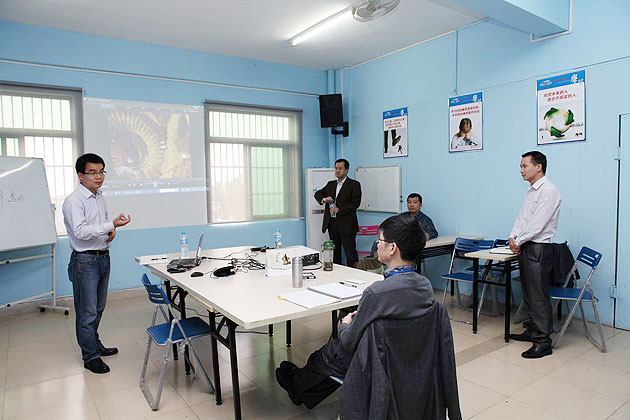 廣州博皓培訓(xùn)過程中蘭經(jīng)理和徐工的互動(dòng)