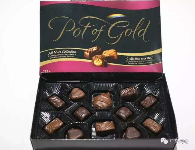 還有可愛的小伙伴為大家帶來了香甜的巧克力！哇！味道好極了！